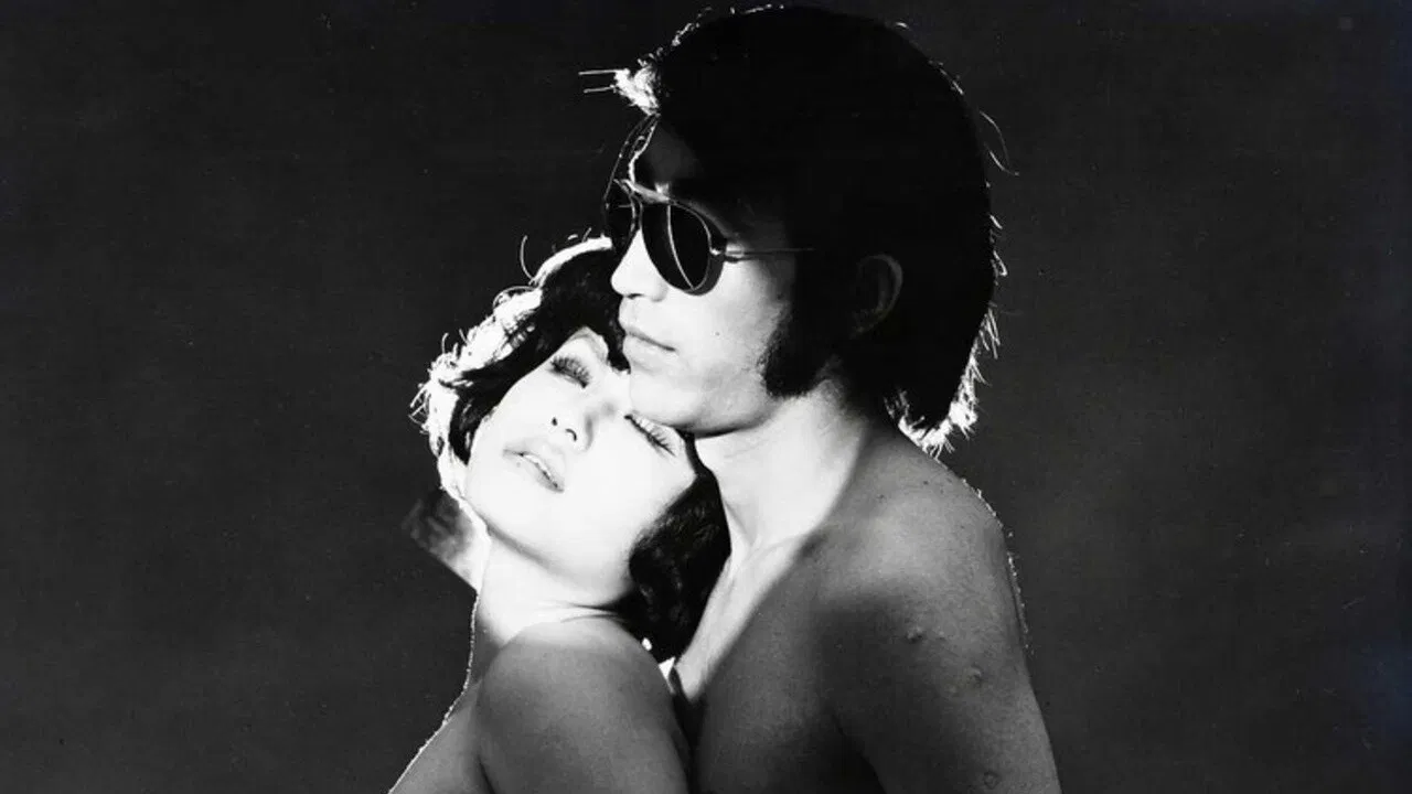 Playful White Fingers backdrop