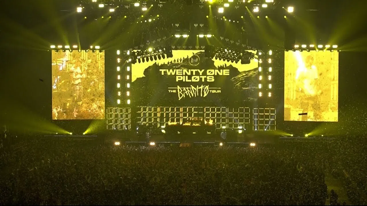 Twenty One Pilots - The Bandito Tour Philadelphia backdrop