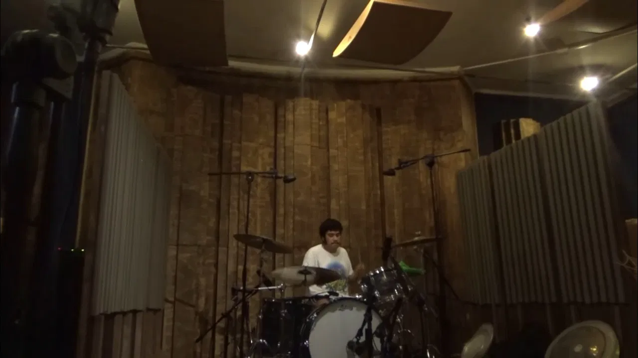 Ases Falsos: The Making of “El Hombre Puede” backdrop