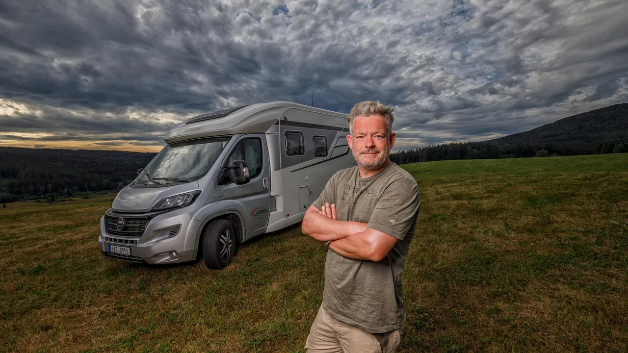 V karavanu po Česku backdrop