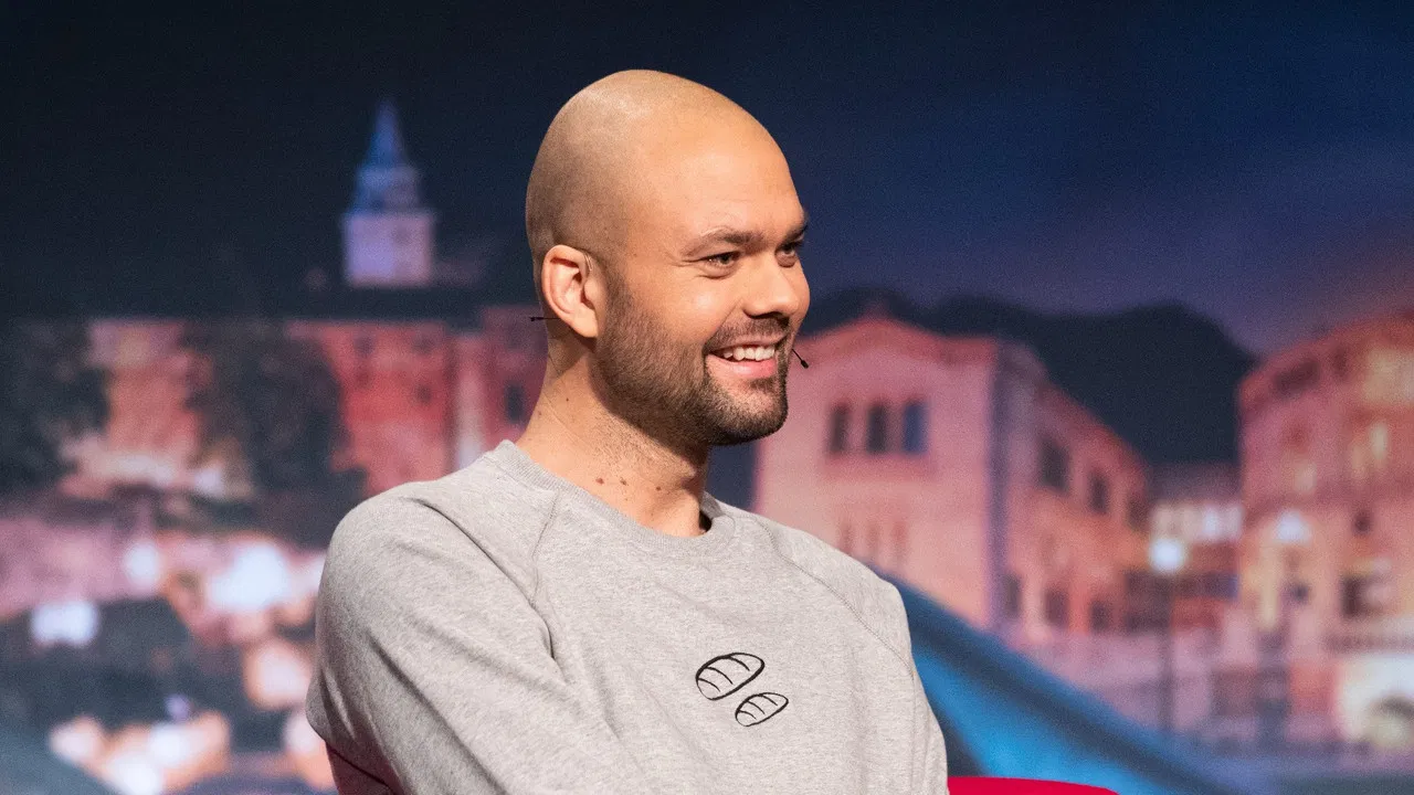 Lars Berrum: Megaloman backdrop