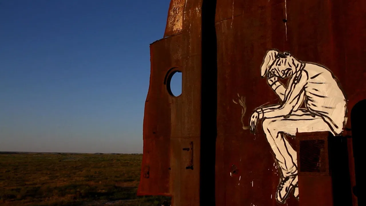 C'est assez bien d'être fou backdrop