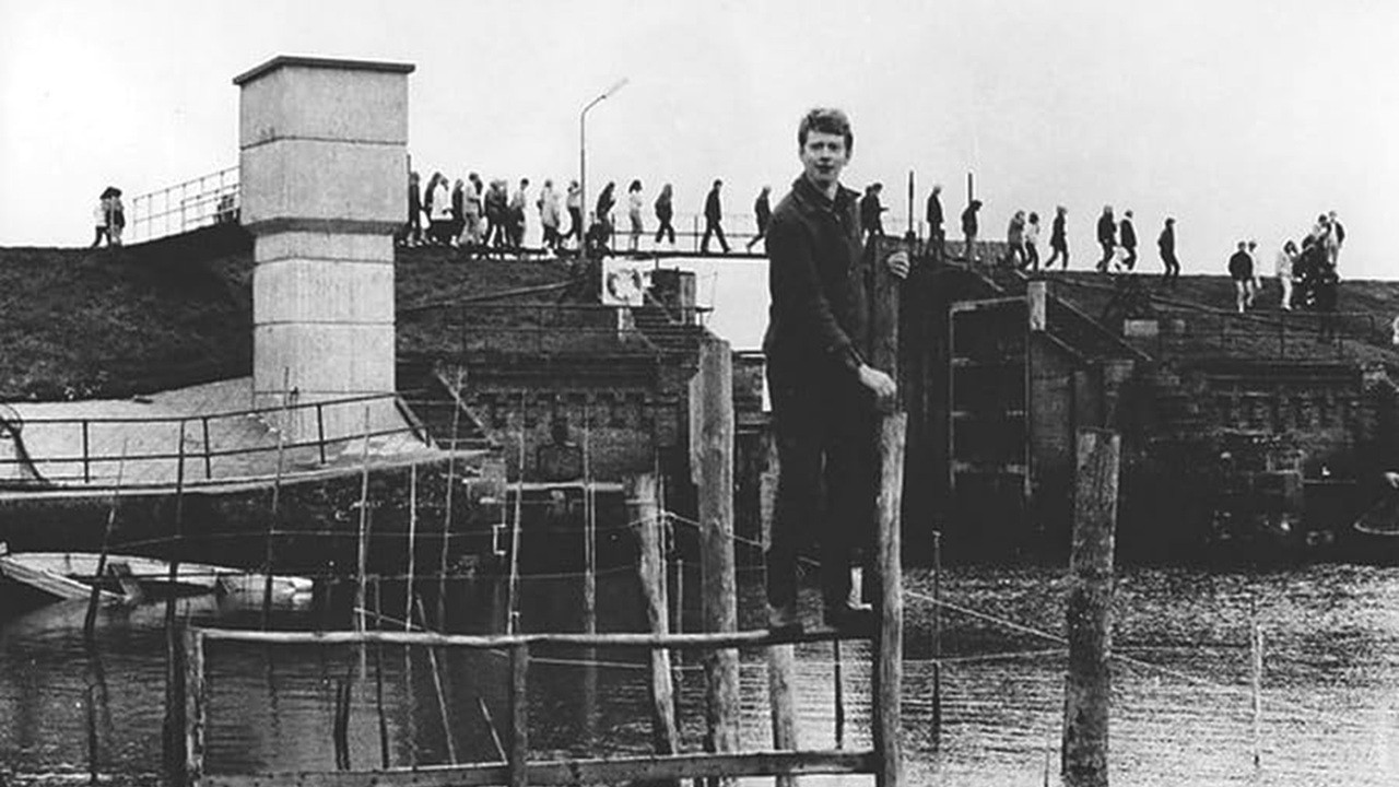 The Ballad of Carl-Henning backdrop