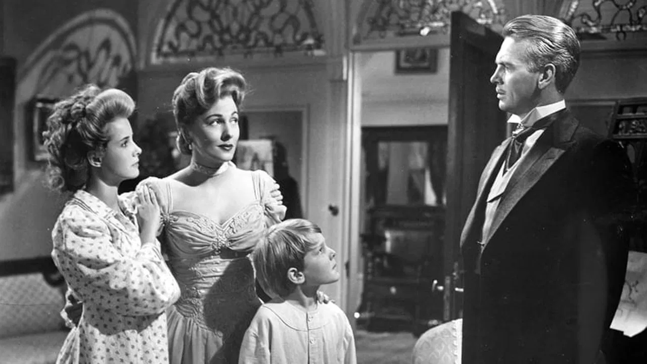 Darling, How Could You! backdrop