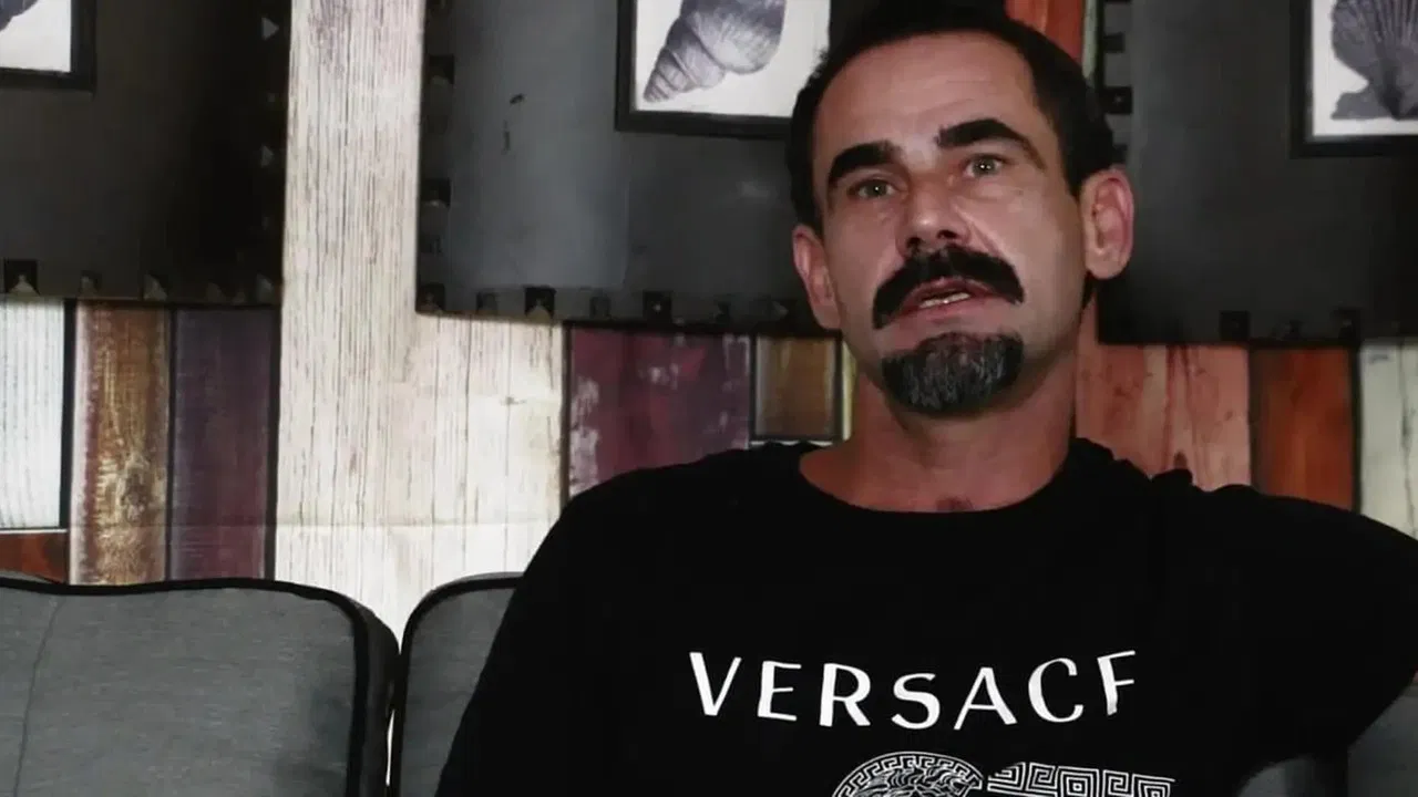 Mr. Wonderful backdrop