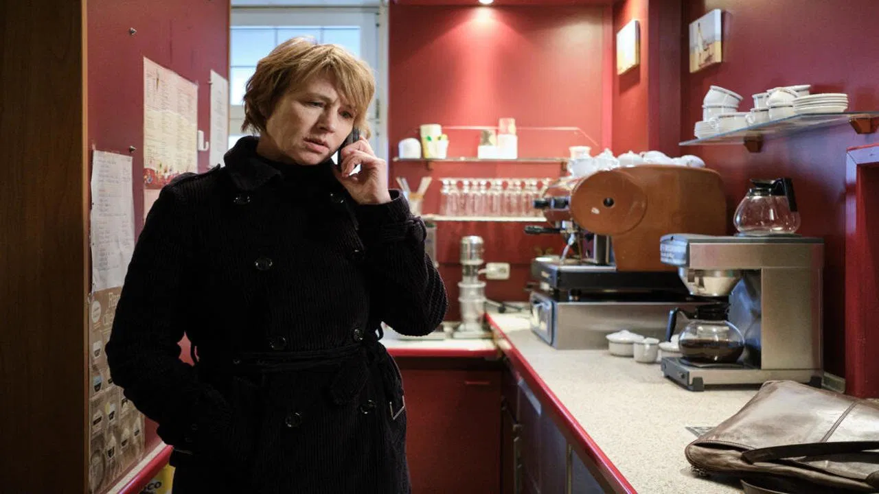 The Girl With the Golden Hands backdrop