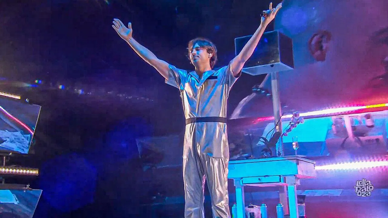 Flume - Live at Lollapalooza backdrop