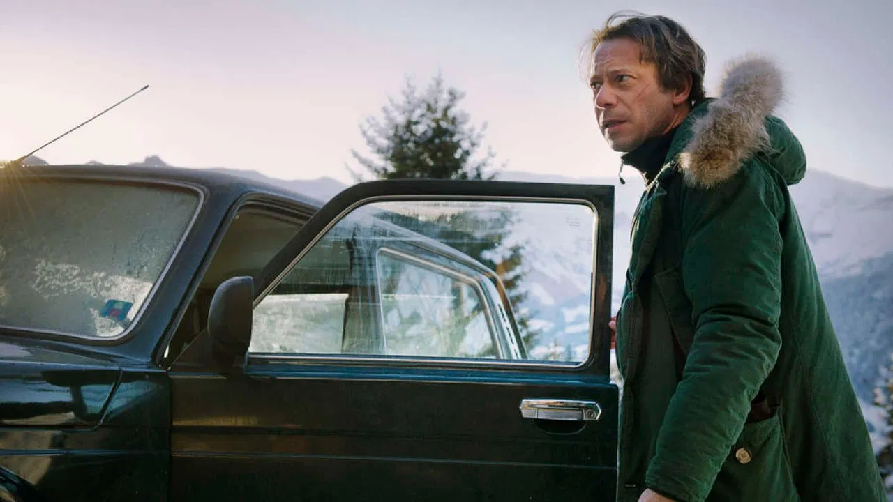 Love Is the Perfect Crime backdrop