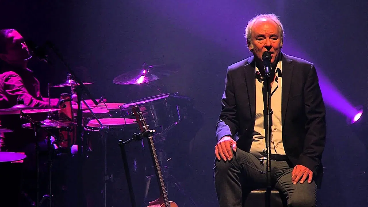 Maxime Le Forestier - Olympia 2014 backdrop