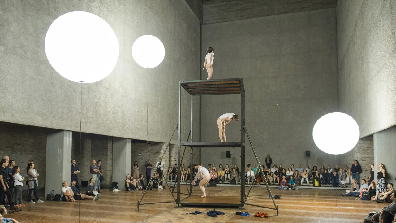 Aatt enen tionon backdrop