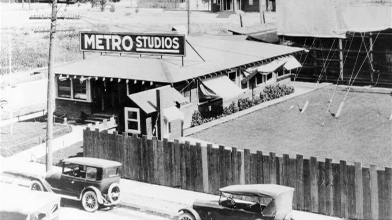 Sherlock Jr.: Tour of Filming Locations backdrop