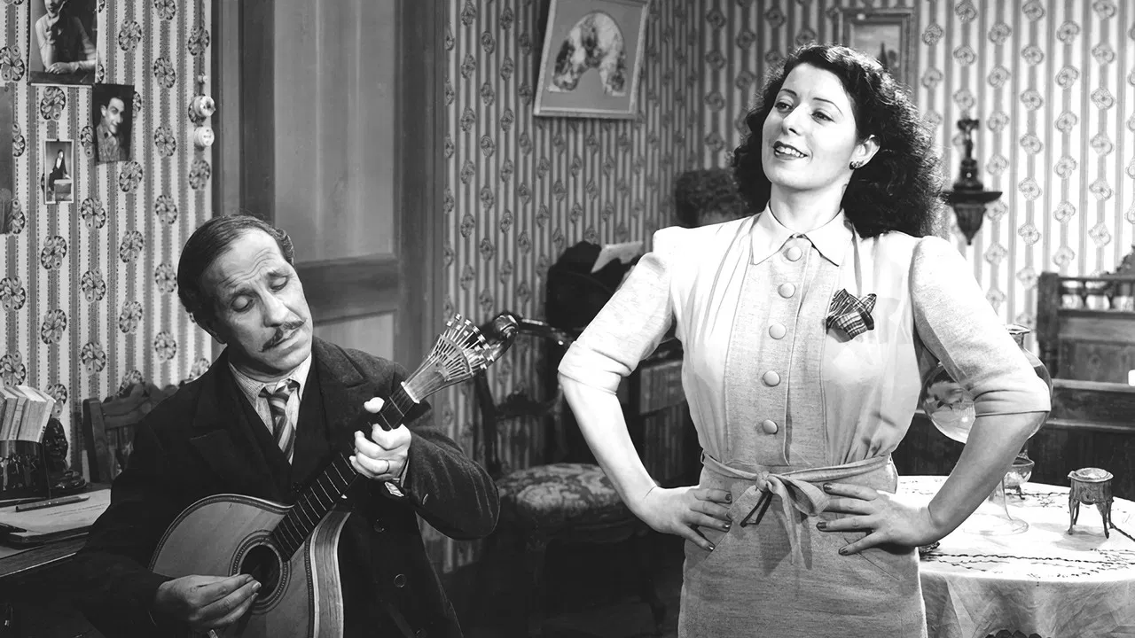 O Costa do Castelo backdrop