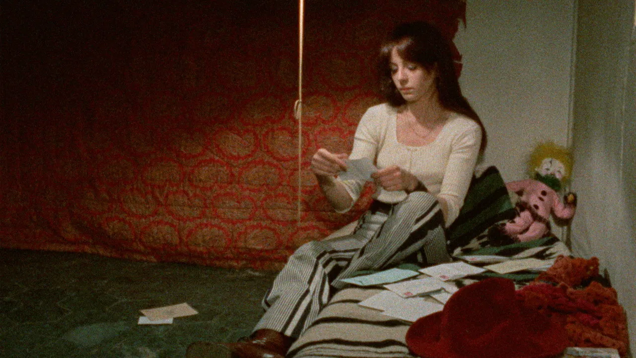 Out 1: Spectre backdrop