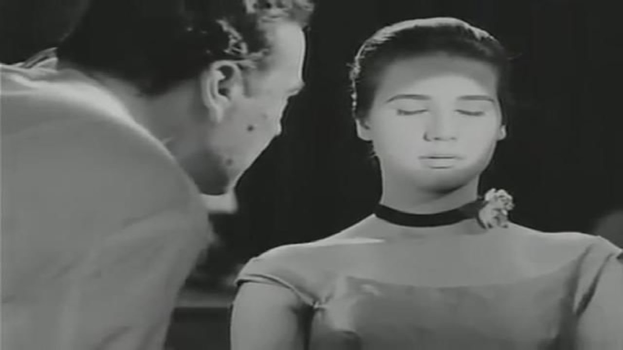 نصف عذراء backdrop