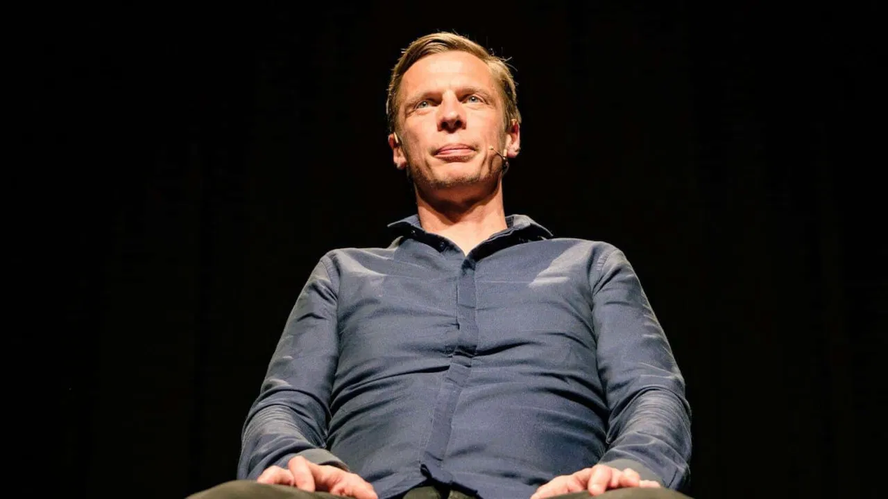 Klaus Eckel: Zuerst die gute Nachricht backdrop