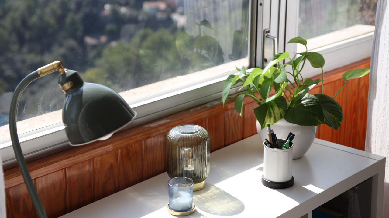 Un Nou Lloc backdrop