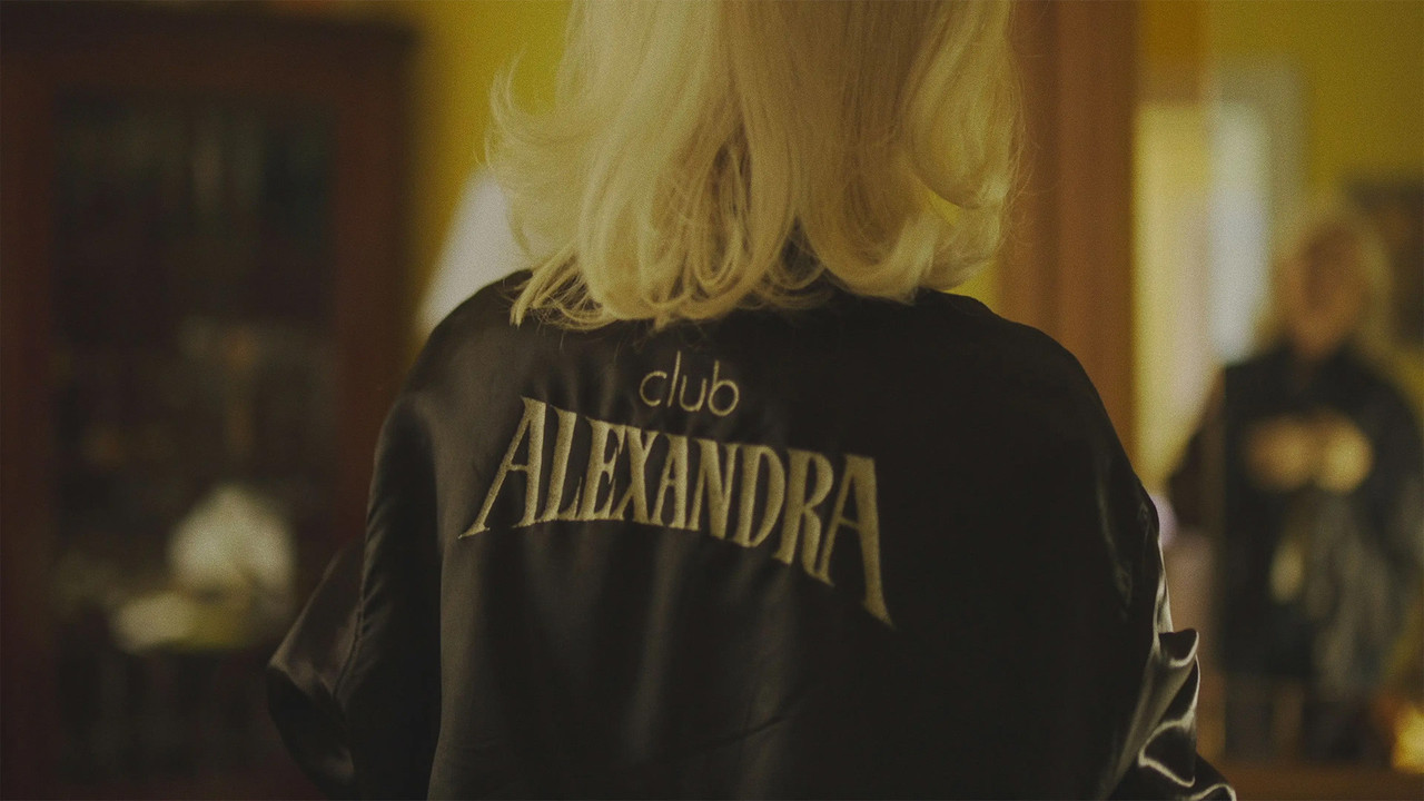 Alexandra - syns vi inte finns vi inte backdrop