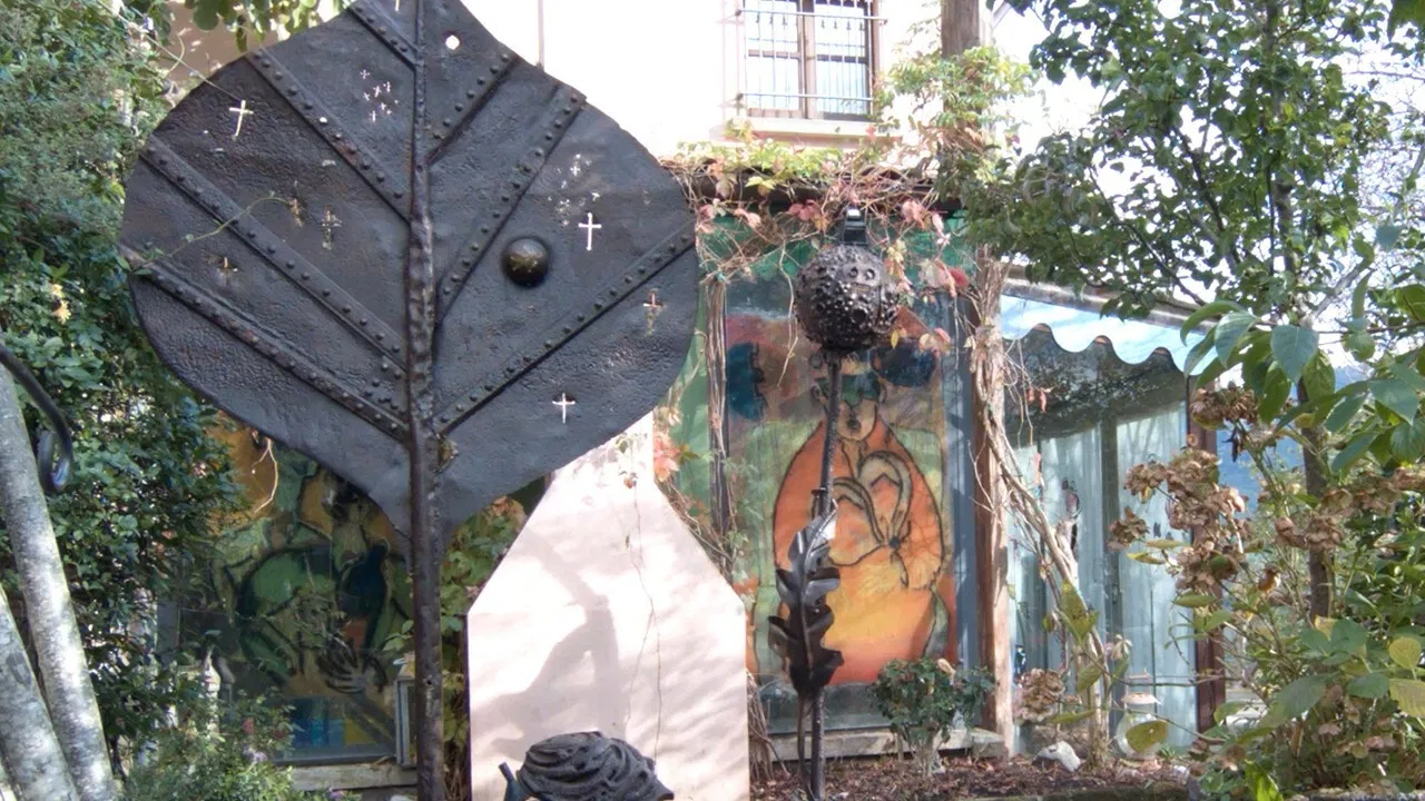 Good Morning, the Wind Blows backdrop