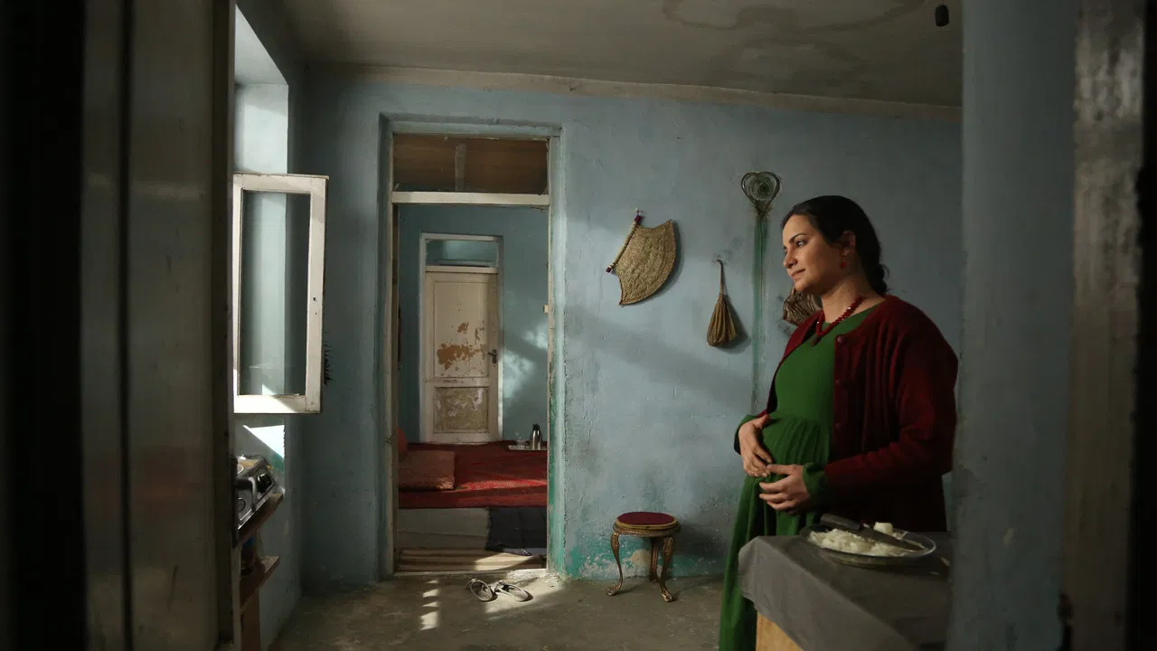 Hava, Maryam, Ayesha backdrop