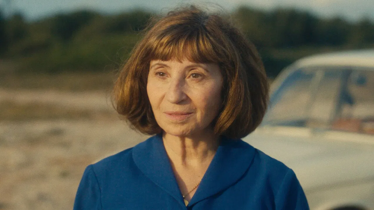 Chère Louise backdrop