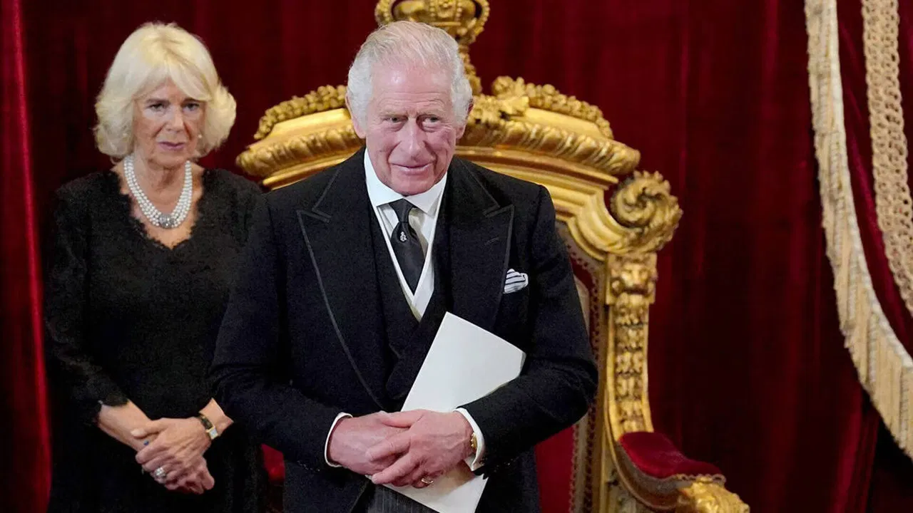 König Charles III backdrop