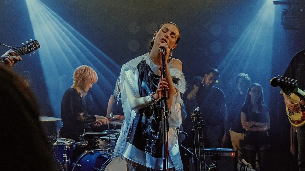 Adé en concert à la Flèche d'Or backdrop