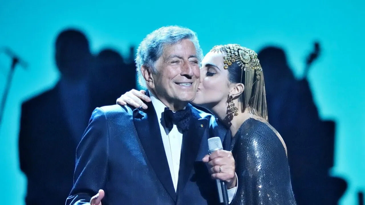 Tony Bennett & Lady Gaga: Cheek to Cheek Live backdrop
