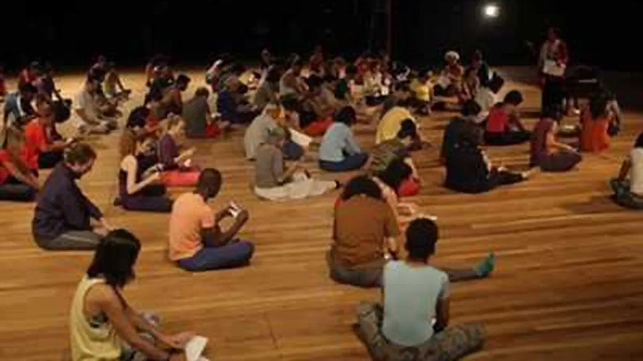 Movimentos do Invisível backdrop