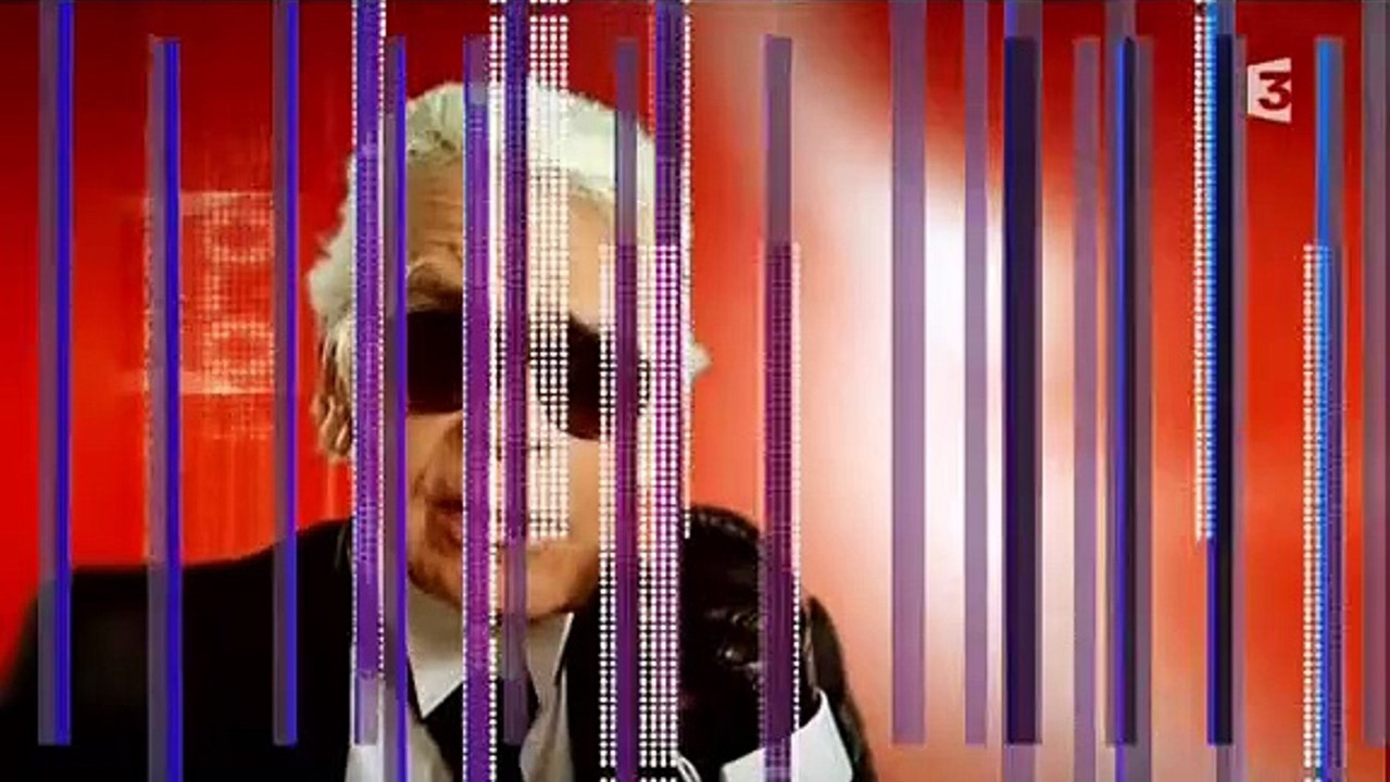 La folie des années 2000 backdrop