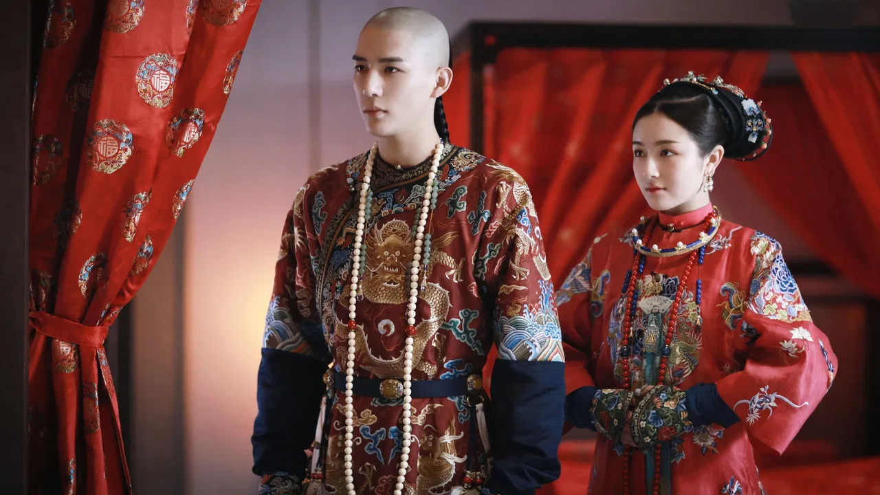 Dreaming Back to the Qing Dynasty backdrop