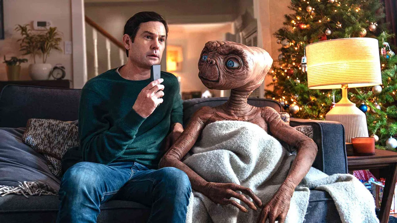 E.T.: A Holiday Reunion backdrop