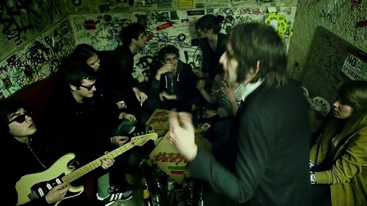 Le moral des troupes backdrop