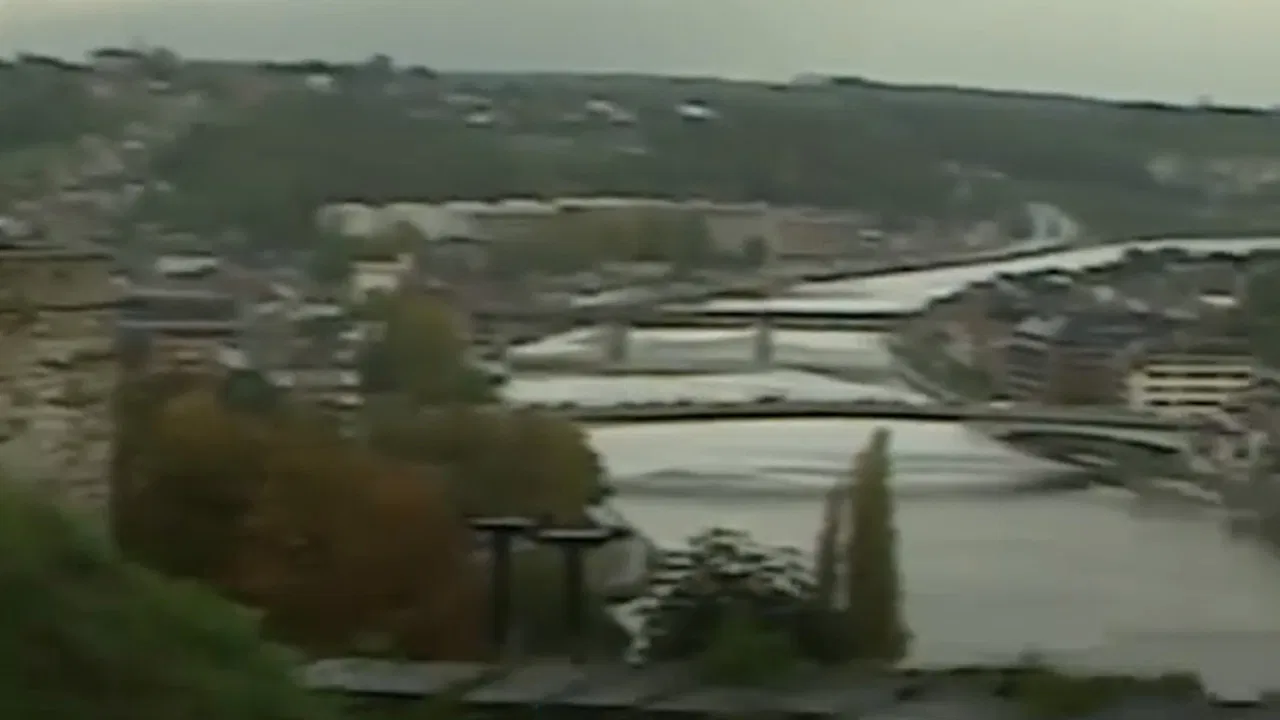 Affaires de famille backdrop