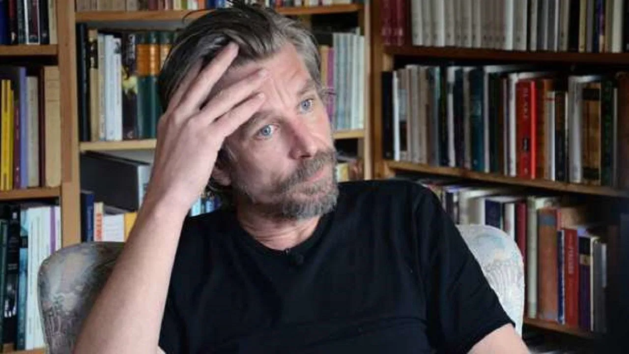 Knausgård – Året efter min kamp backdrop