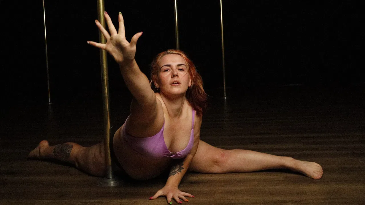 Both sides of the pole backdrop