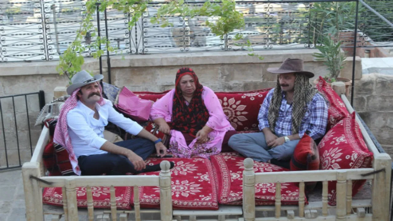 Hayat Sana Güzel backdrop