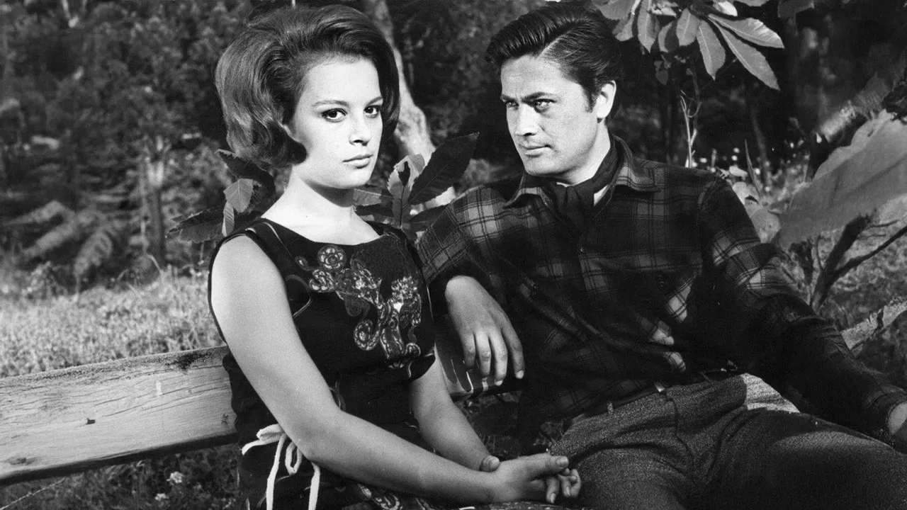 Sevgim ve Gururum backdrop