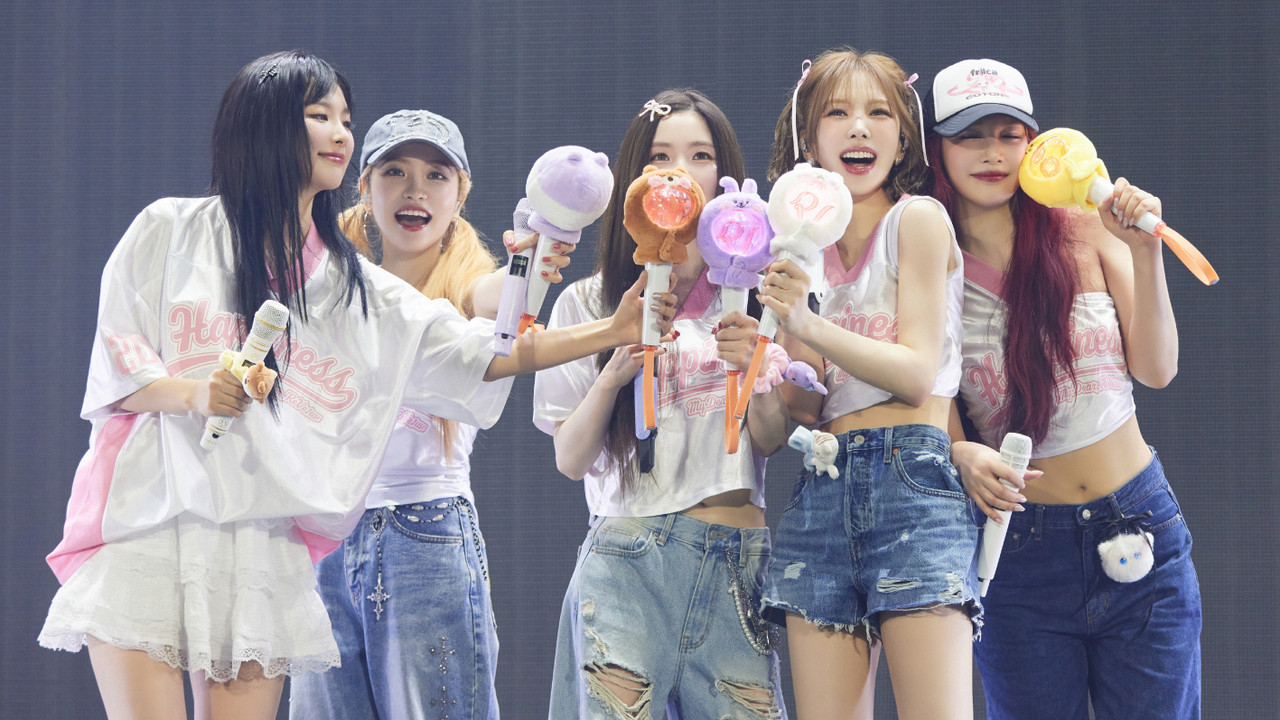 Red Velvet Happiness Diary: My Dear, ReVe1uv in Cinemas backdrop