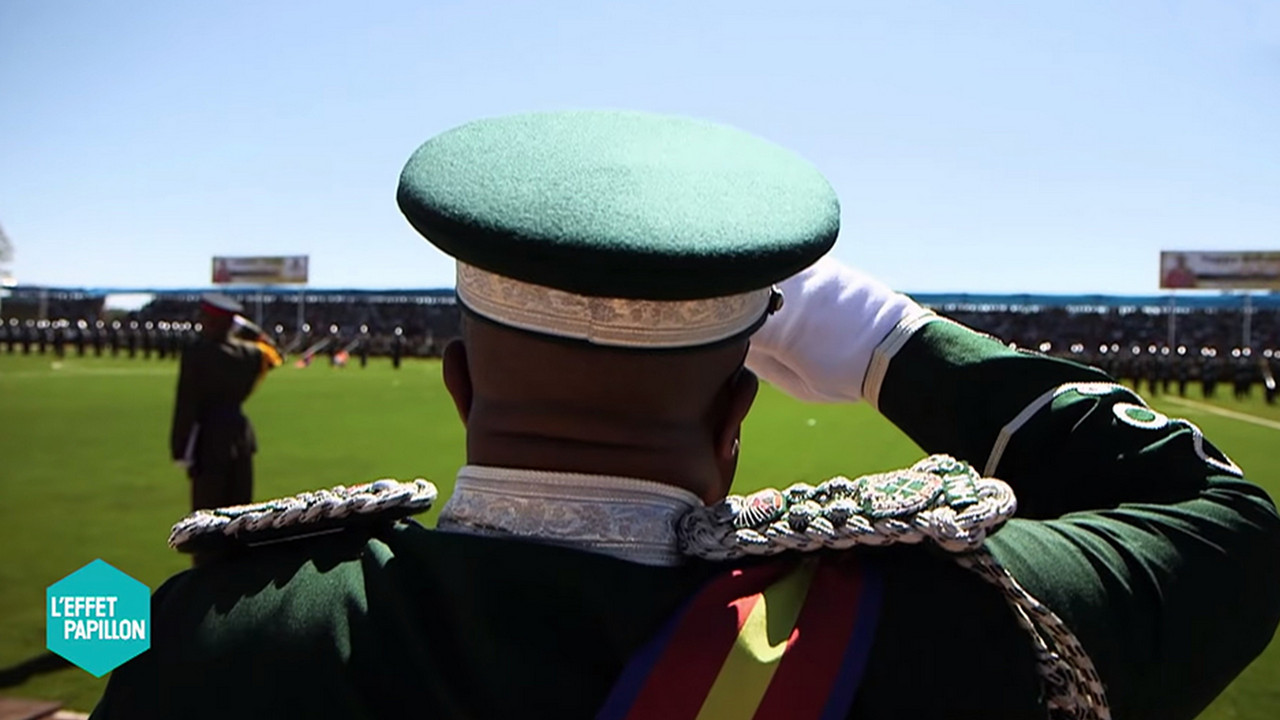 Dictature Tour backdrop