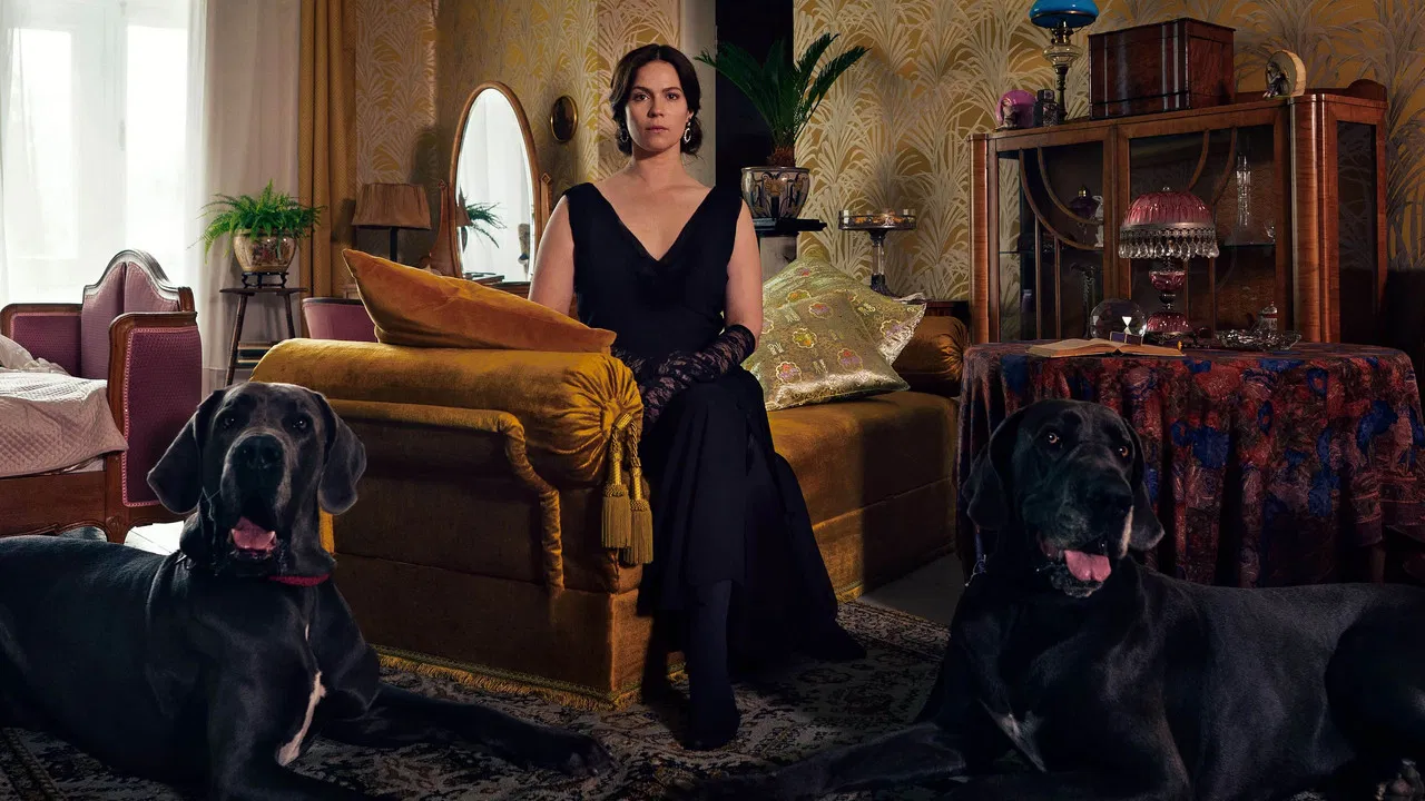 Maria's Paradise backdrop