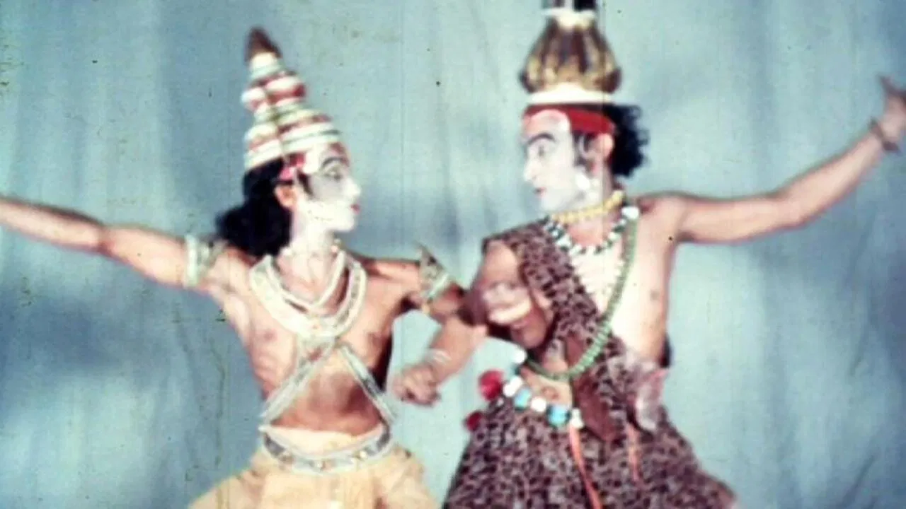 Dancers at Trivandrum Gopinath backdrop