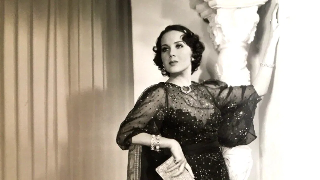 Two's Company backdrop