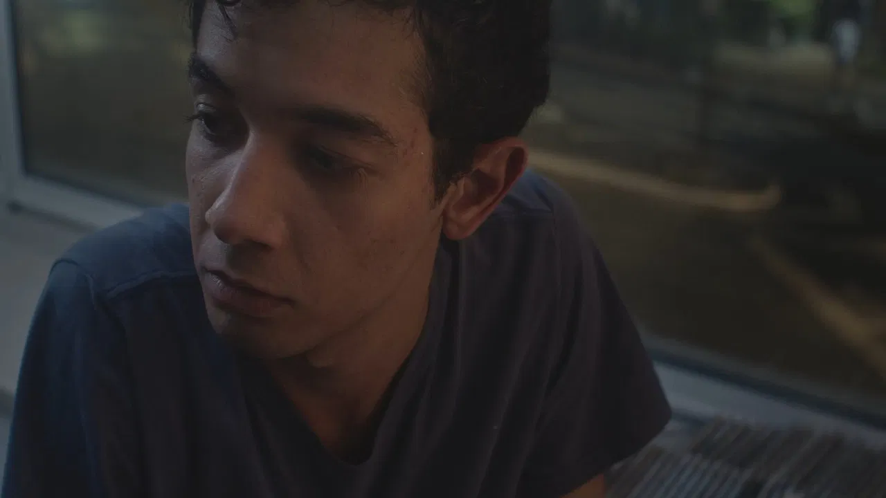 Já Está Claro Lá Fora backdrop