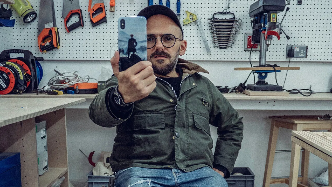 Me, My Selfie and I with Ryan Gander backdrop