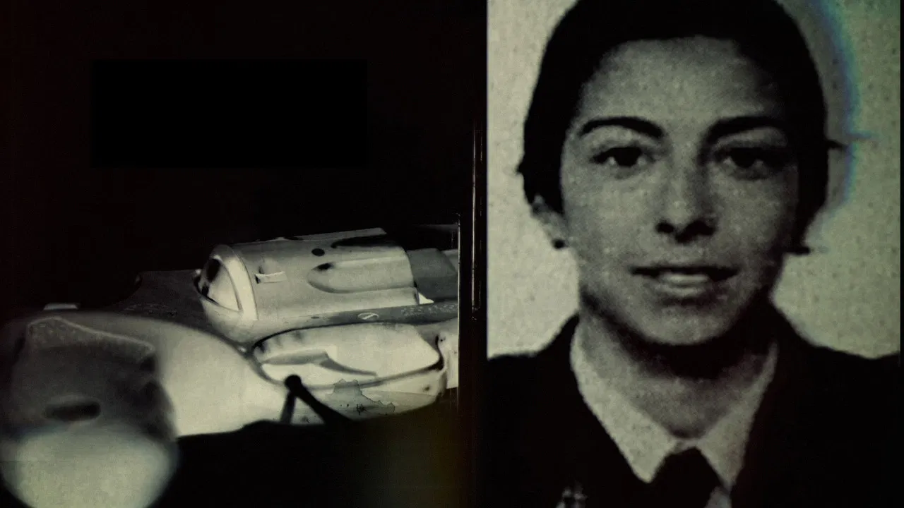 Muerte en León backdrop