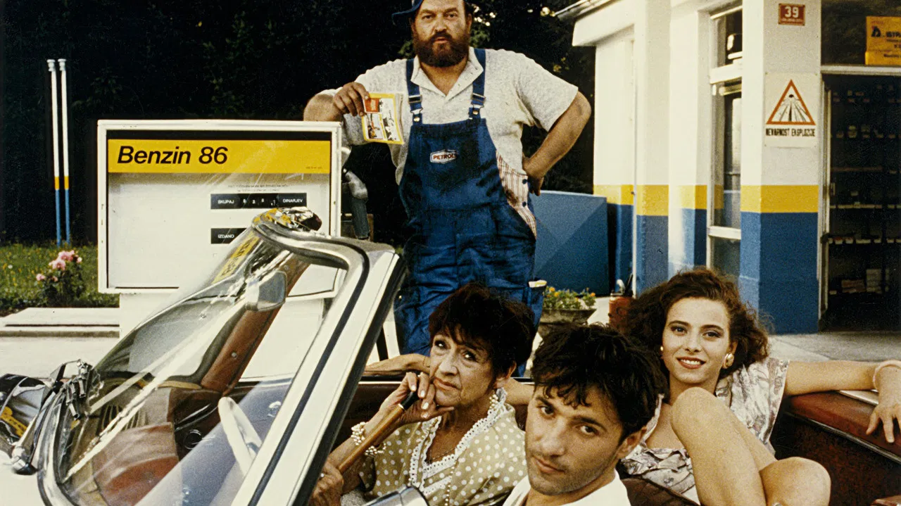 Grandma Goes South backdrop