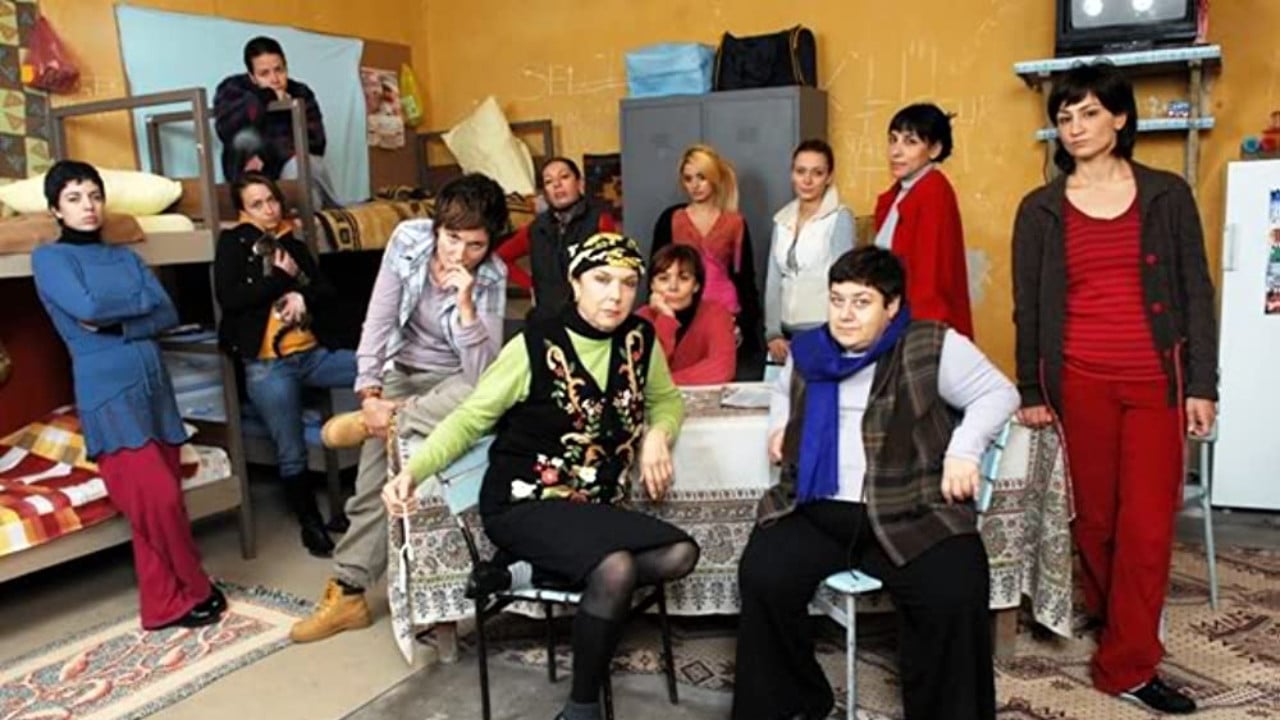 Parmaklıklar Ardında backdrop