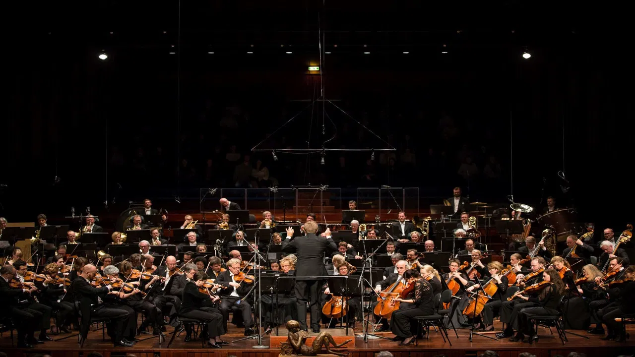 Oslo Philharmonic Orchestra: Sibelius backdrop