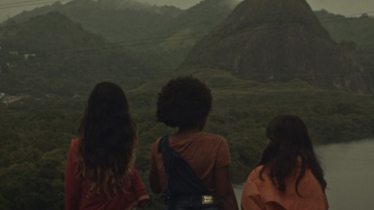 De Onde Nasce o Sol backdrop