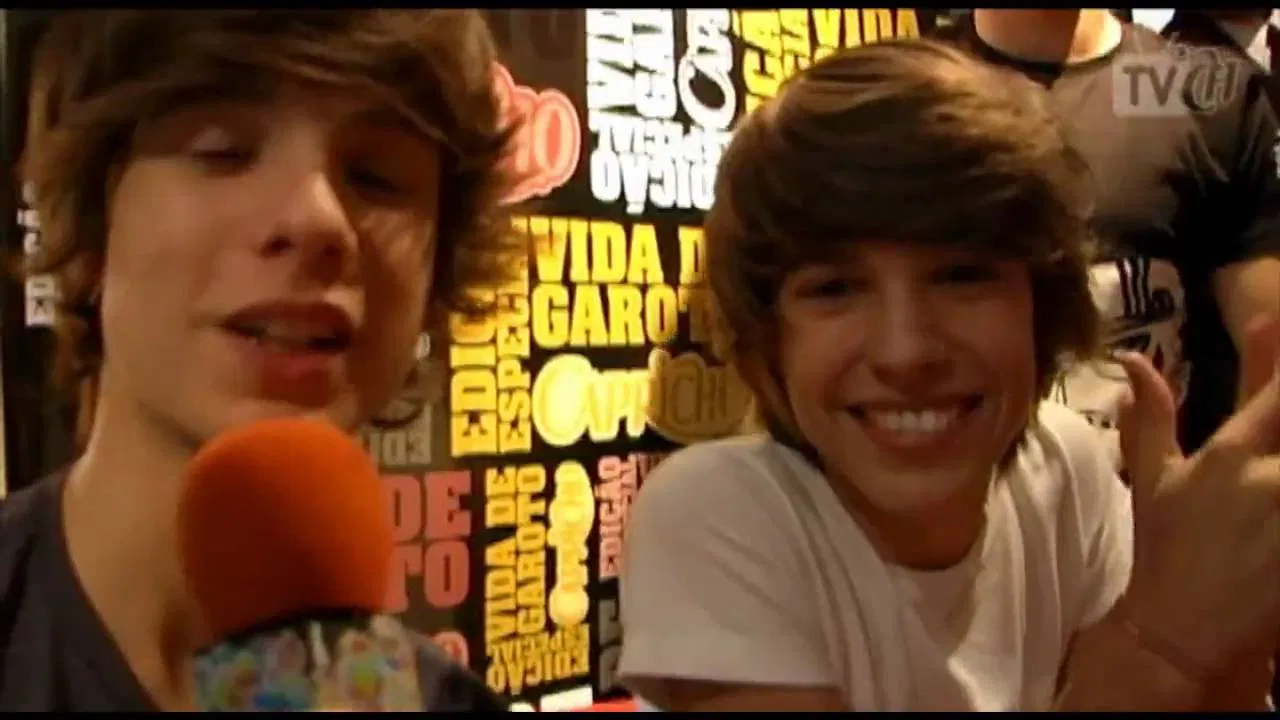 Vida de Garoto backdrop